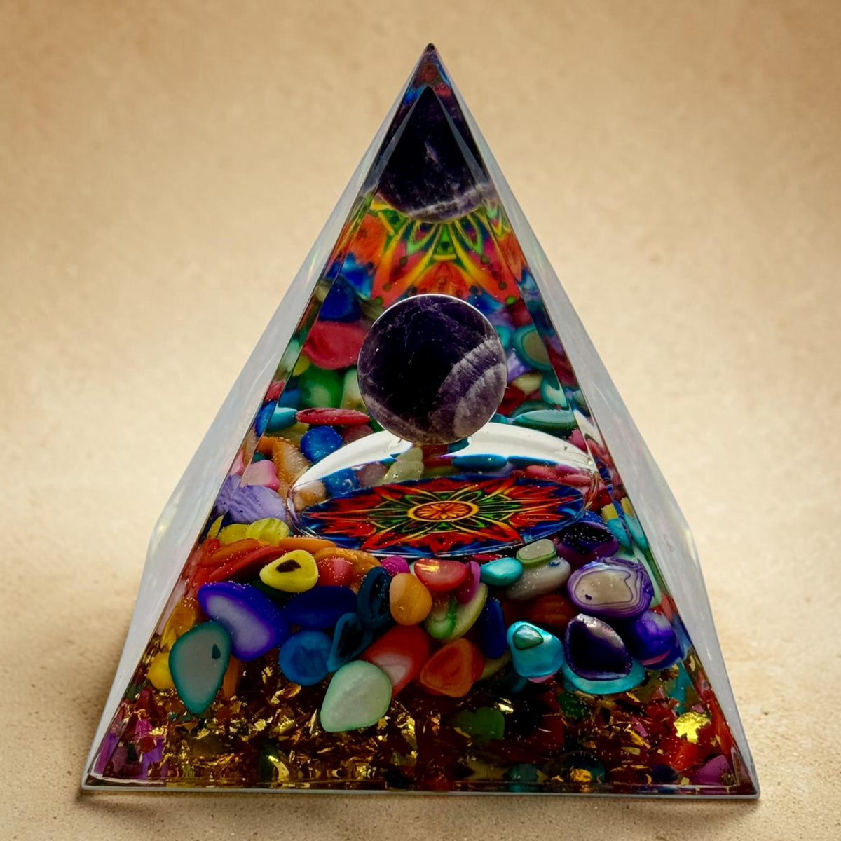 Pyramide Orgonite Améthyste et Mandala 60*60mm