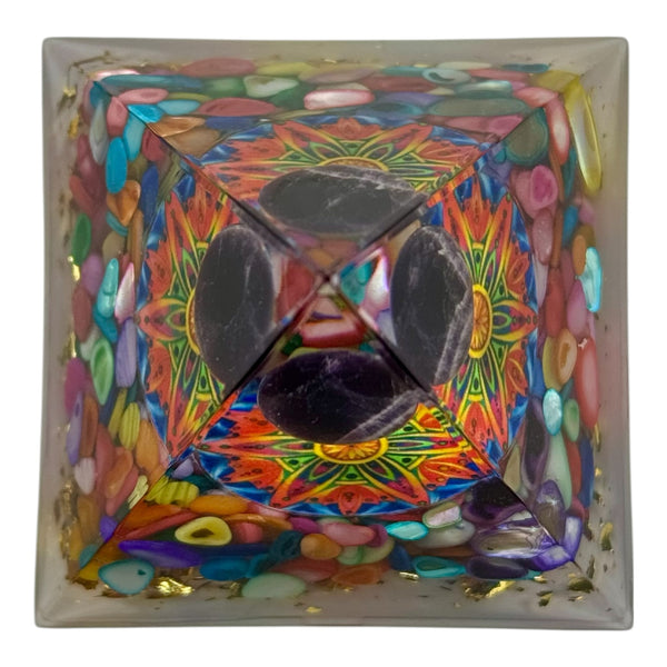 Pyramide Orgonite Améthyste et Mandala 60*60mm