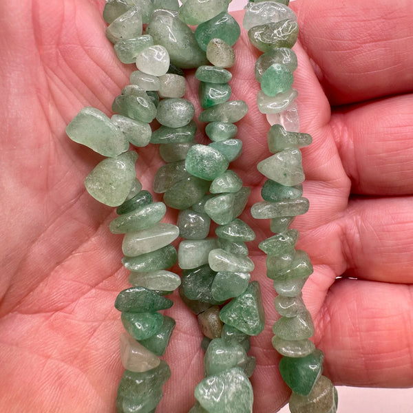 Fil de perles naturelles d' Aventurine Verte chips / Baroque 80cm