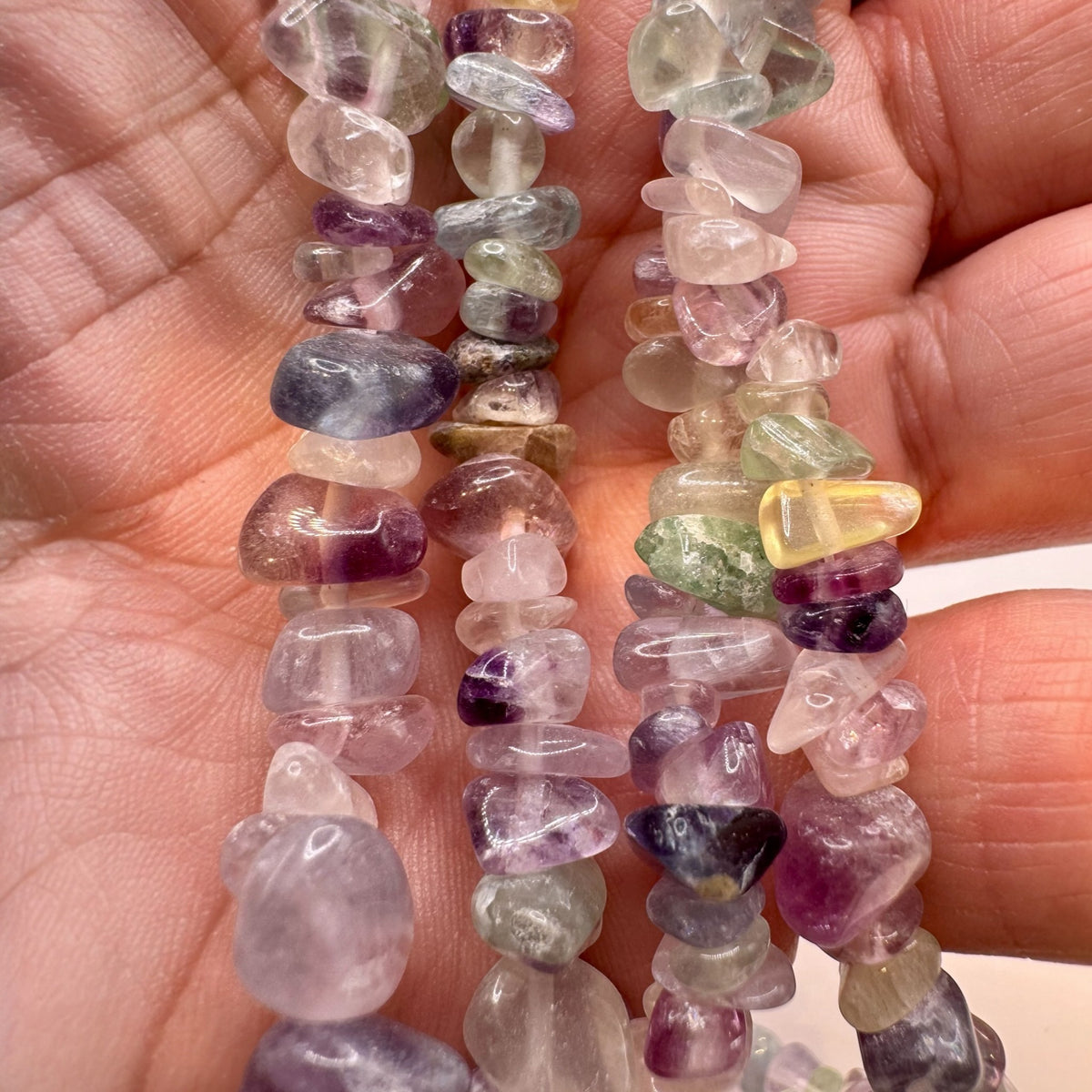 Fil de perles naturelles de Fluorite Multicolore chips / Baroque 80cm