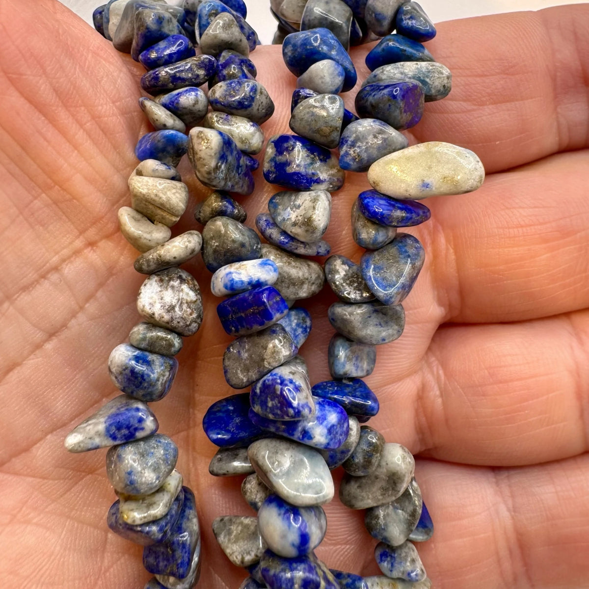 Fil de perles naturelles de Lapis Lazuli chips / Baroque 80cm