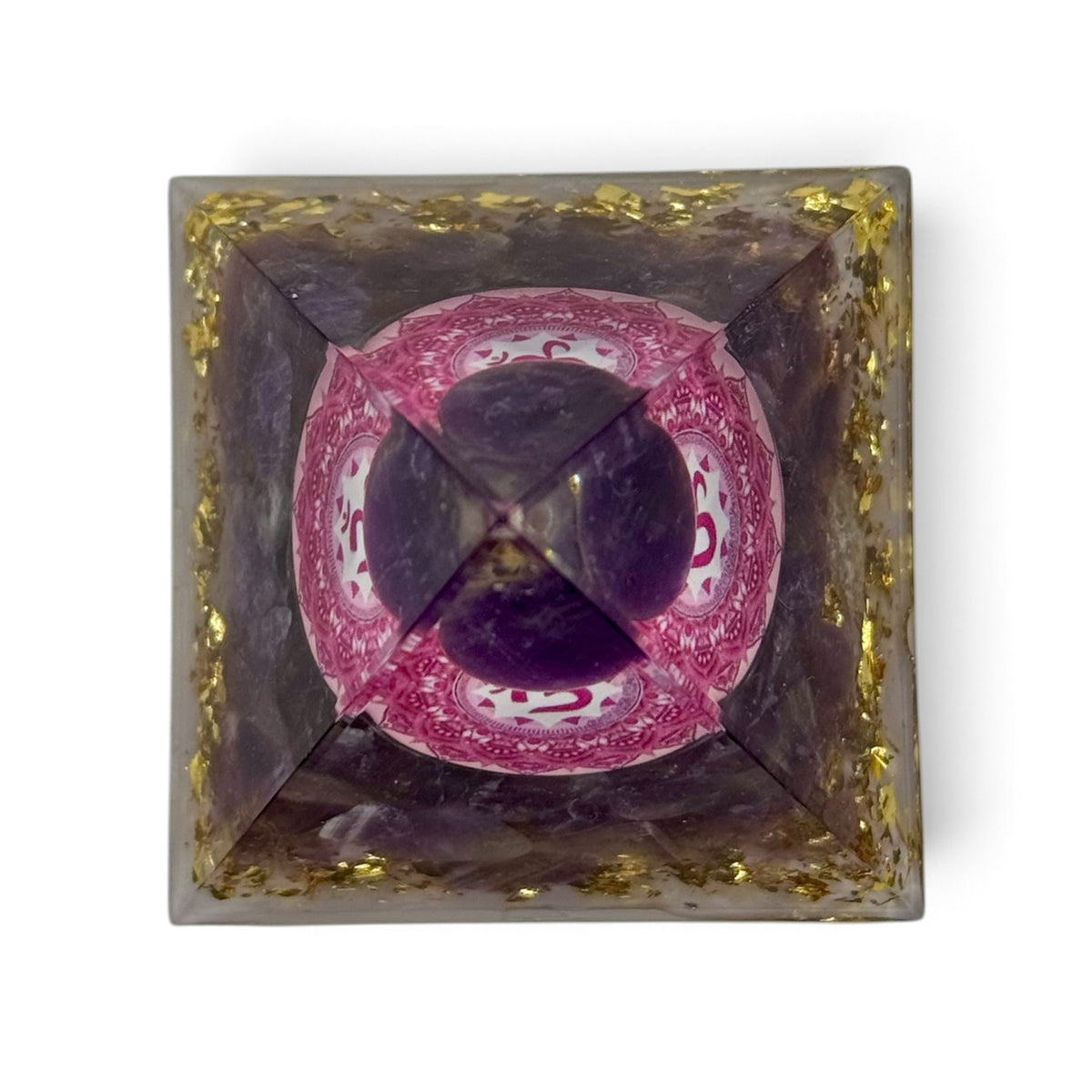 Pyramide Orgonite Améthyste et symbole Om 50*50mm