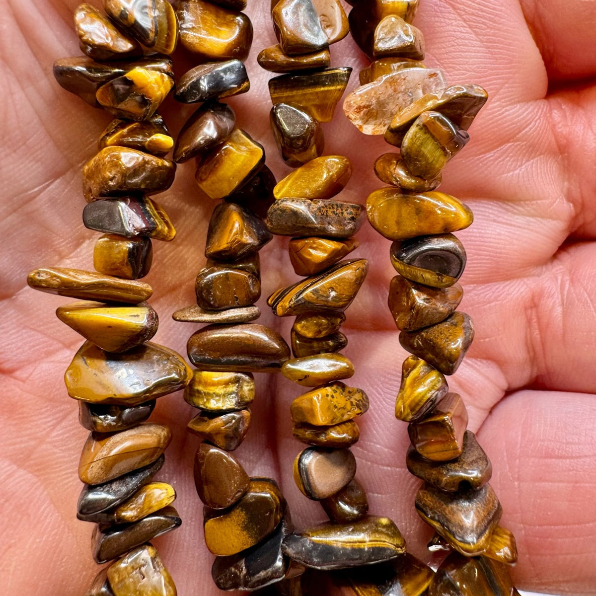 Fil de perles naturelles d' Œil de Tigre chips / Baroque 80cm