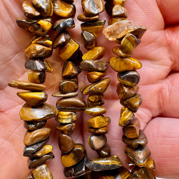 Fil de perles naturelles d' Œil de Tigre chips / Baroque 80cm