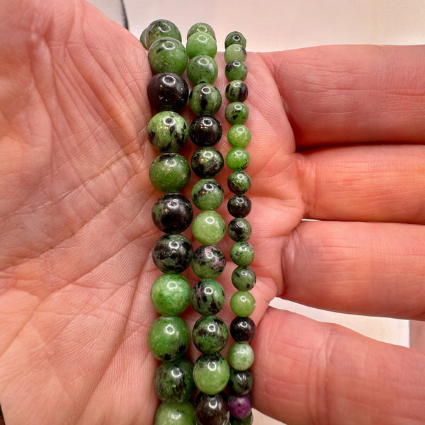Rubis Zoisite Fil de Perles Naturelle 4-6-8mm, env 39cm