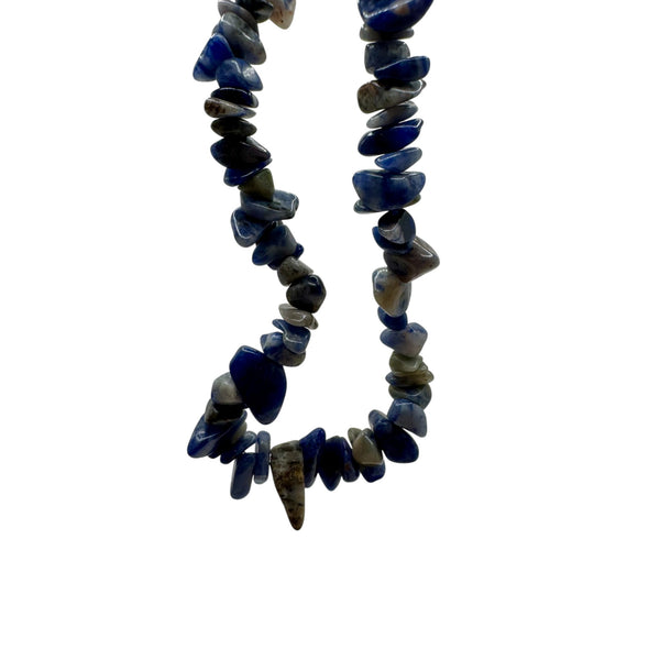 Fil de perles naturelles de Sodalite chips / Baroque 80cm